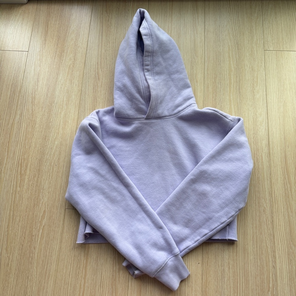 Aritzia TNA the perfect crop hoodie pale violet cropped pullover sweater size S - Picture 2 of 9